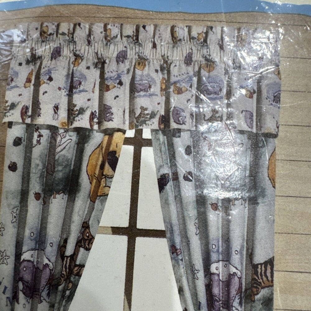 Classic Pooh Tailored valance Four Season Pattern NWT